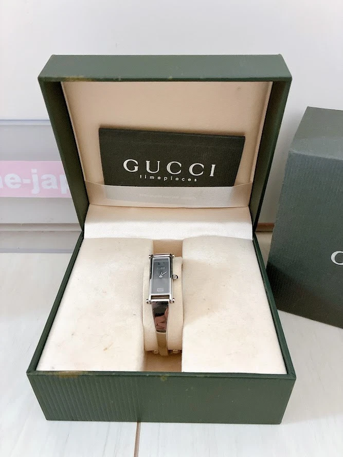 Reloj Gucci 1500L de cuarzo para mujer esfera gris hecho en Suiza rectangular con caja casi nuevo Japón Foto 2 de 4