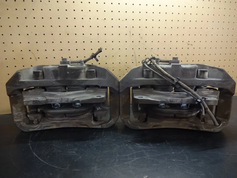 Jaguar XK 2011 pinza delantera del lado del conductor y del pasajero OEM Foto 3 de 4