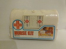 VINTAGE 1977  s HASBRO DOCTOR kit , Large
