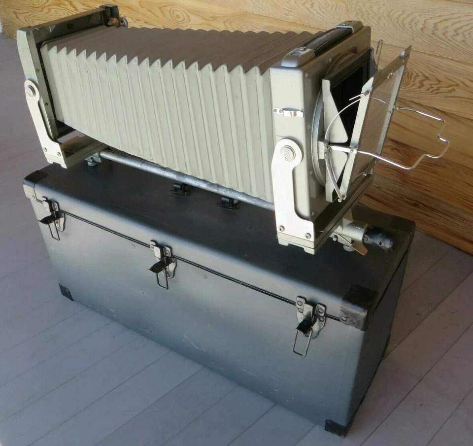 VTG CALUMET 4X5 CAMERA WITH HARD CASE & SCHNEIDER KREUZNACH 1:4.5 150 mm  - Image 2 of 4