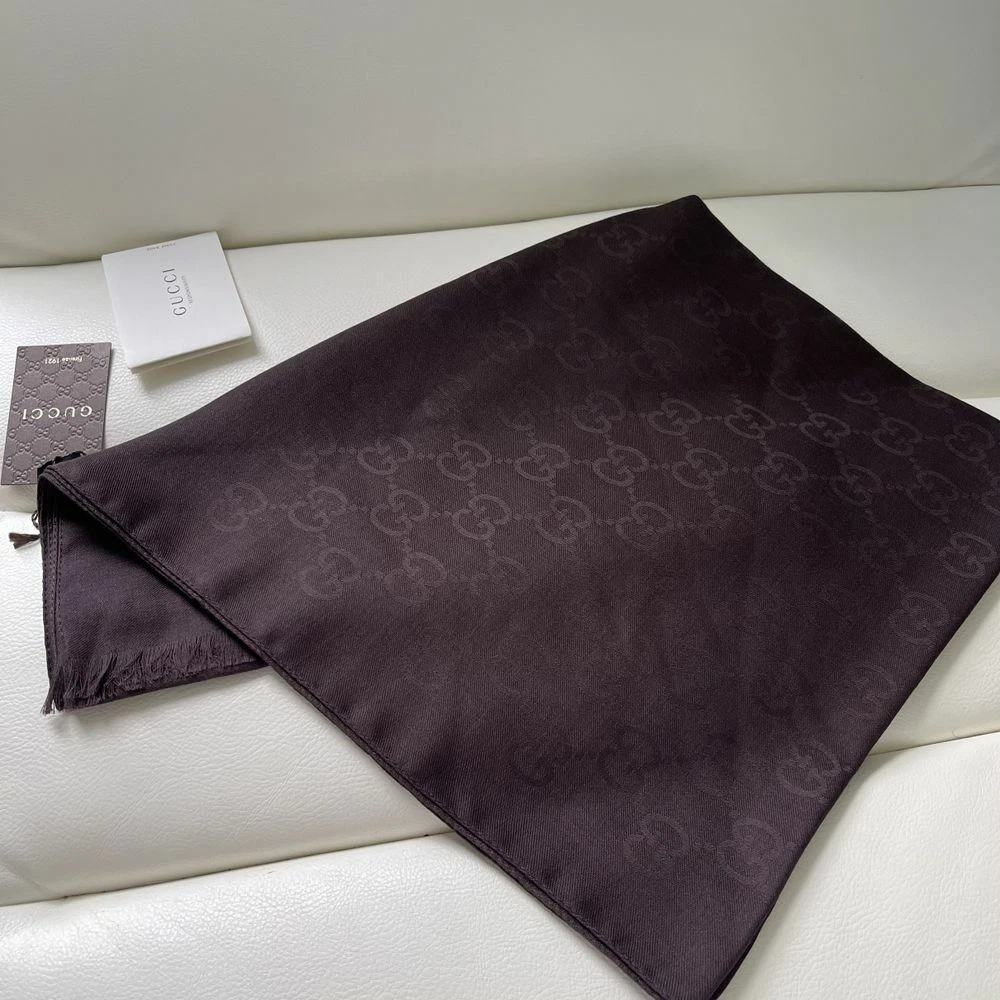 Écharpe Gucci GG couleur café 70x200