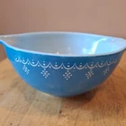 Pyrex Vintage Bowl Blue , 2 Quarts