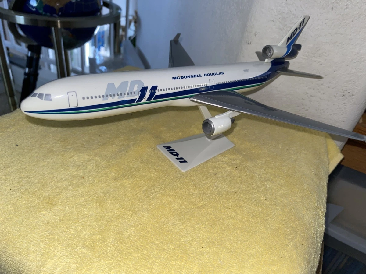 週末限定価格！超激レア！ジェミニ200 American MD-11 1/200 UNBOXING and REVIEW!! Gemini Jets 1:200 American md-11 reg. N1764B