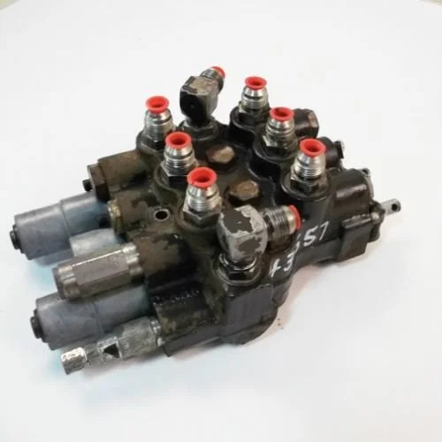 Used Hydraulic Control Valve fits Bobcat 641 642 643 6802997 6586287