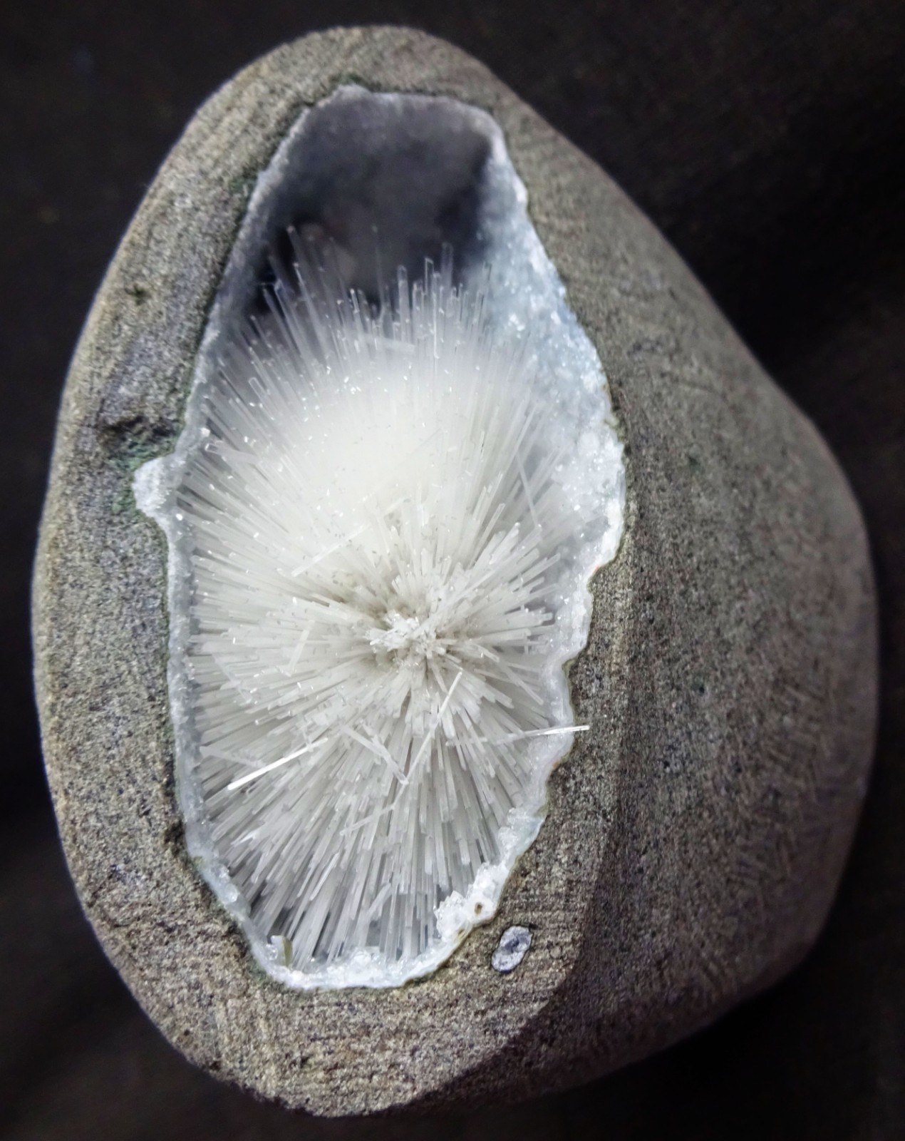 Natrolite Blow Spry W/ Mm Quartz Coral & Ep-Stilbite In Geode Matrix Minerals Sp