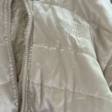 The North Face Oso Womens M White Puffer Jack...