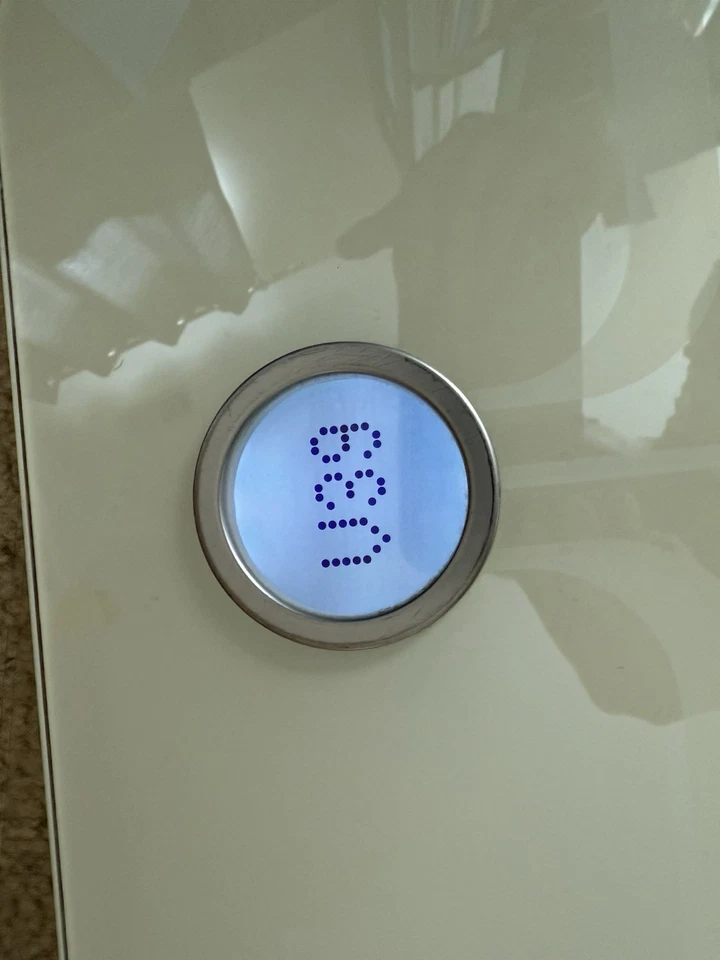 Fitbit Aria Wi-Fi Smart Bathroom Fitness Scale FB201W White - Works Tested SL3 - Image 2 of 4