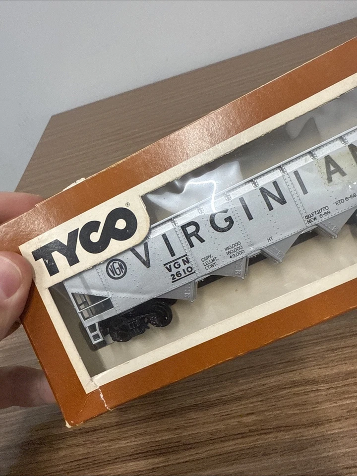 Vintage-Tyco-HO Scale-Hopper Car Non-Operating-Virginian 2610-In Original Box - Image 3 of 4
