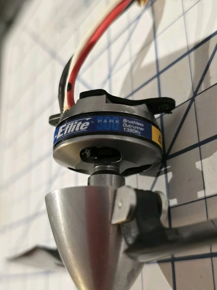 E-Flite ~ Park 300 Brushless Outrunner Motor, 1380Kv EFLM1150, w/ PROP & SPINNER - Image 4 of 4