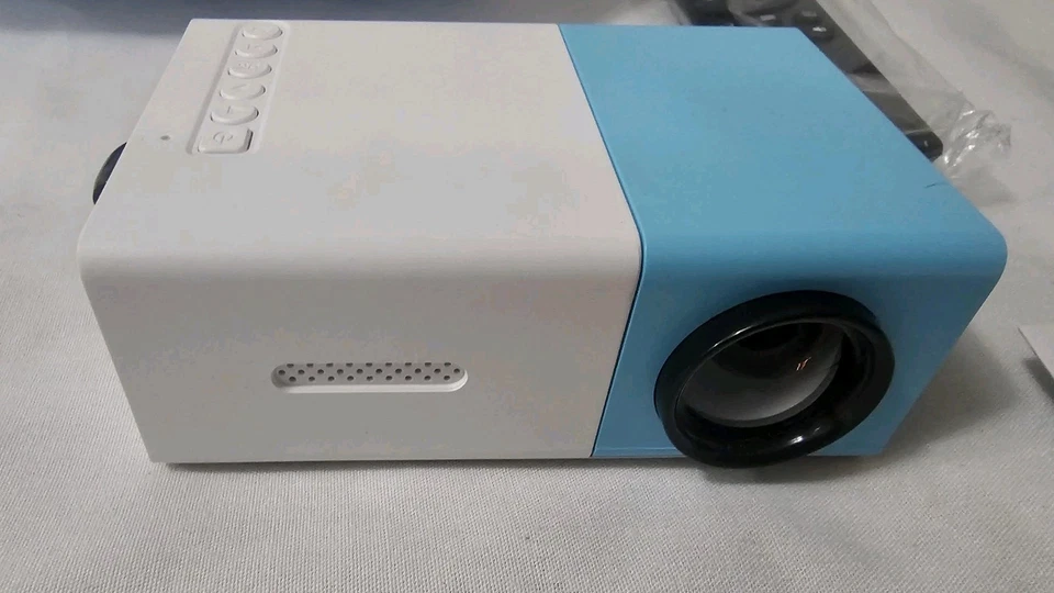 1080P 2MP HD LED Projector Home Theater Cinema USB HDMI AV SD Mini Portable - Image 3 of 4