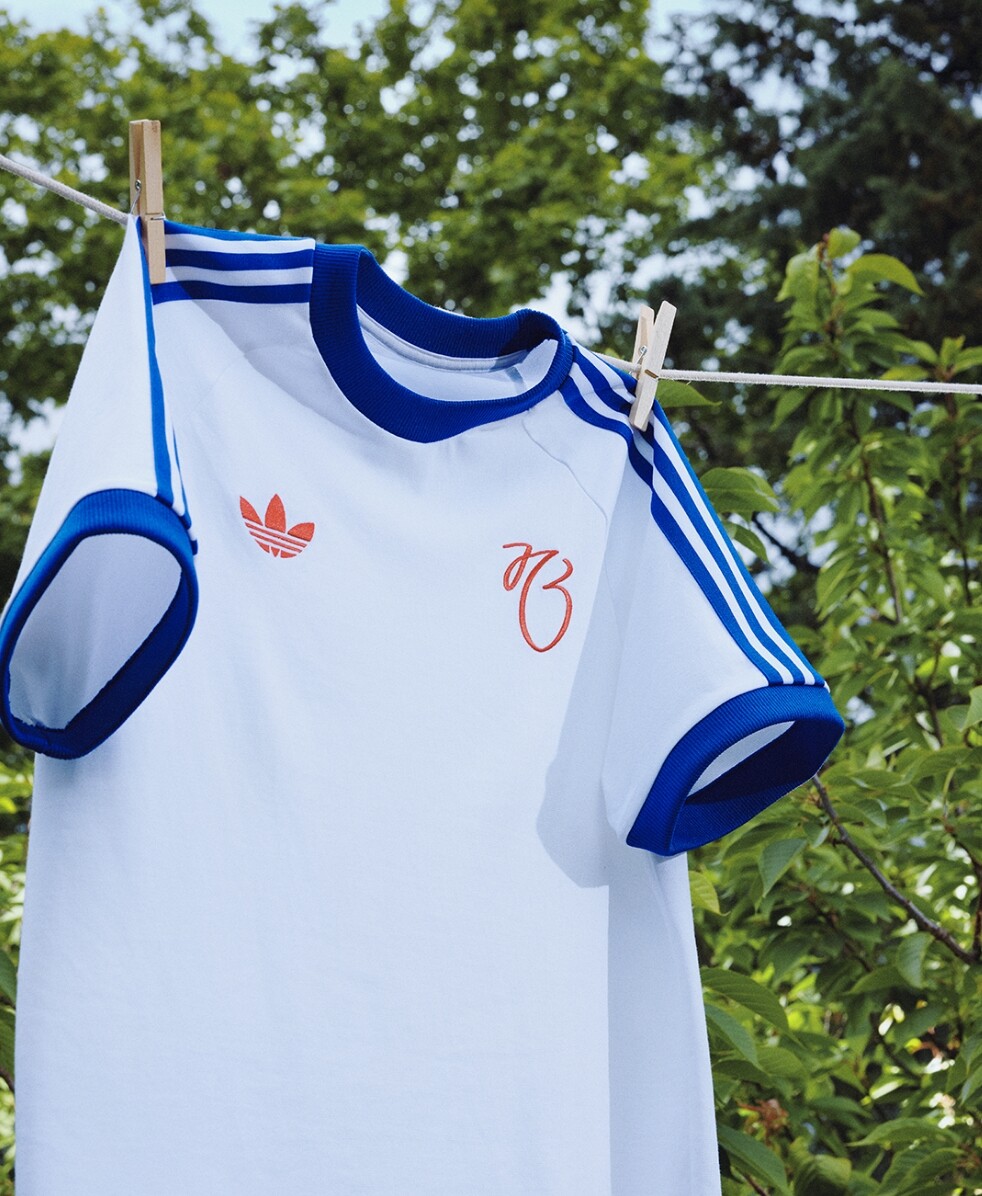 ★★Adairs★★ Jude Bellingham 3S Tee White Blue IM7920 Clothing - Jude Bellingham 3-Stripes Tee - White | adidas Oman