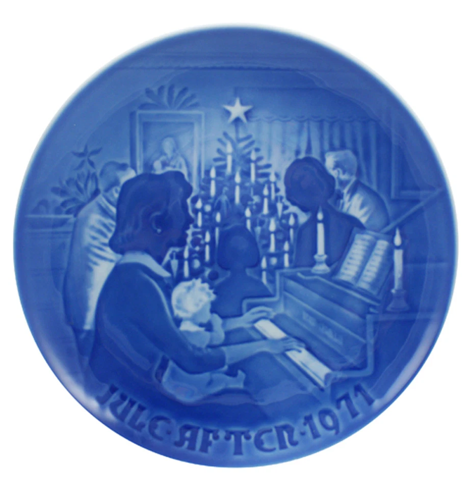 BING & GRONDAHL Bing and Grondahl Christmas Plate 1971 Christmas at Home Mint Condition