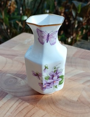 Vintage Aynsley Miniatur Vase violett gemustert mit Schmetterling England Bone China