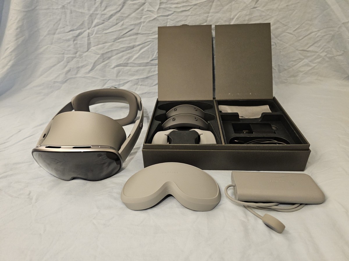 Samsung Galaxy XR 256GB Standalone All-in-One VR Headset SM-I610