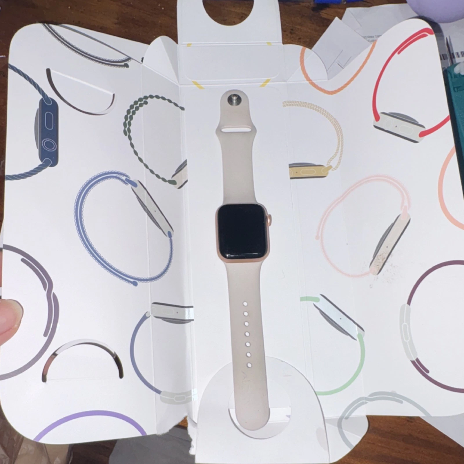 Apple Smart Watch 40 mm Gold Aluminum Case Beige Silicone Band Touch Screen