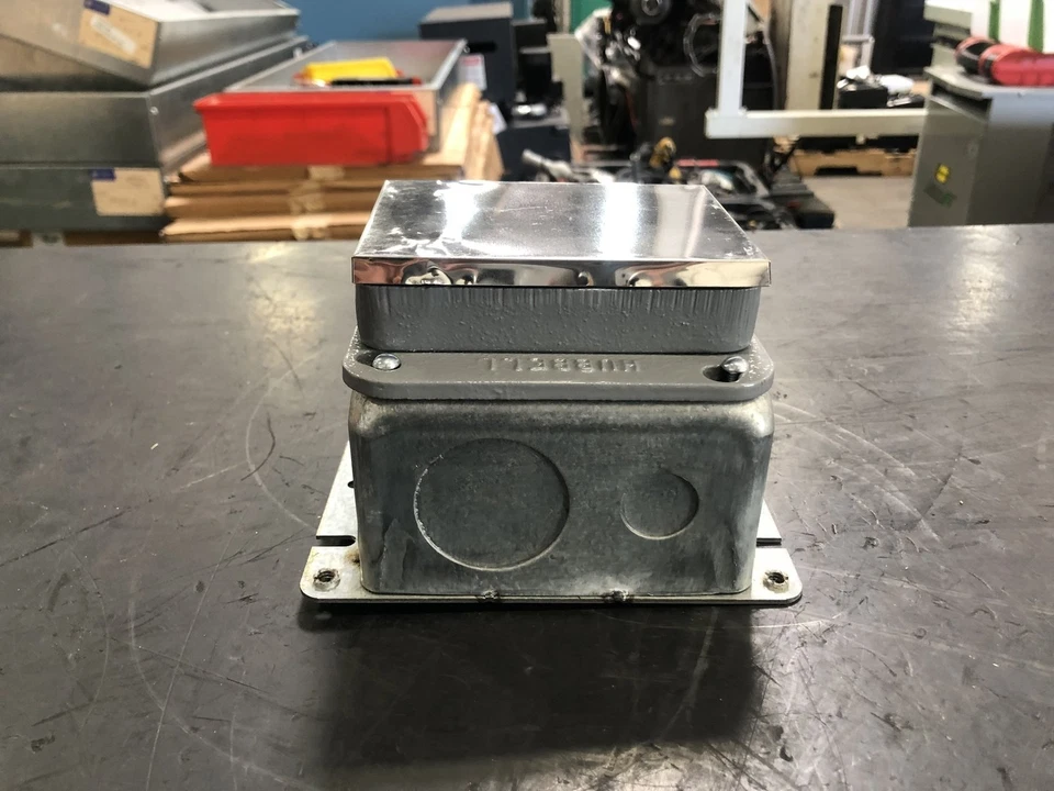 SURPLUS NUEVO Hubbell 6256 Caja de piso de concreto de una sola banda - Cajas de distribución Foto 3 de 4