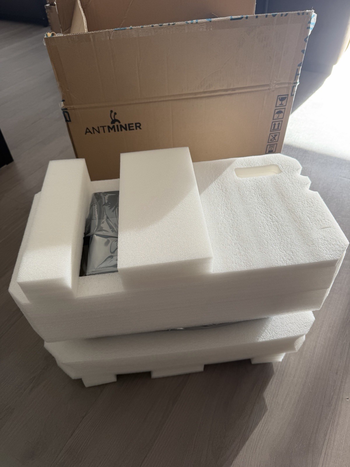Bitmain Antminer S19 XP+ (S19 XP+) ASIC Miner SHA-256 Bitcoin 141000 GH/s 3010W