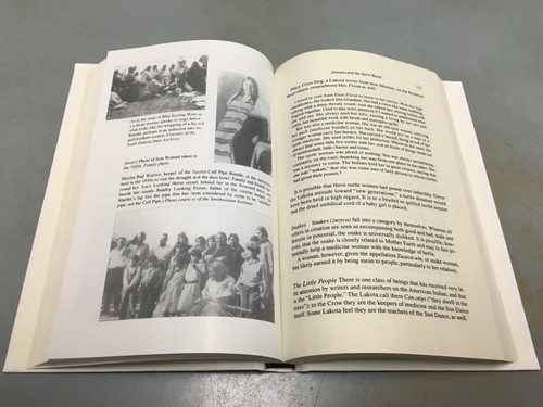 "Walking in the Sacred Manner" 1st/1st HC/DJ 2021 Plains Indians - Picture 12 of 12