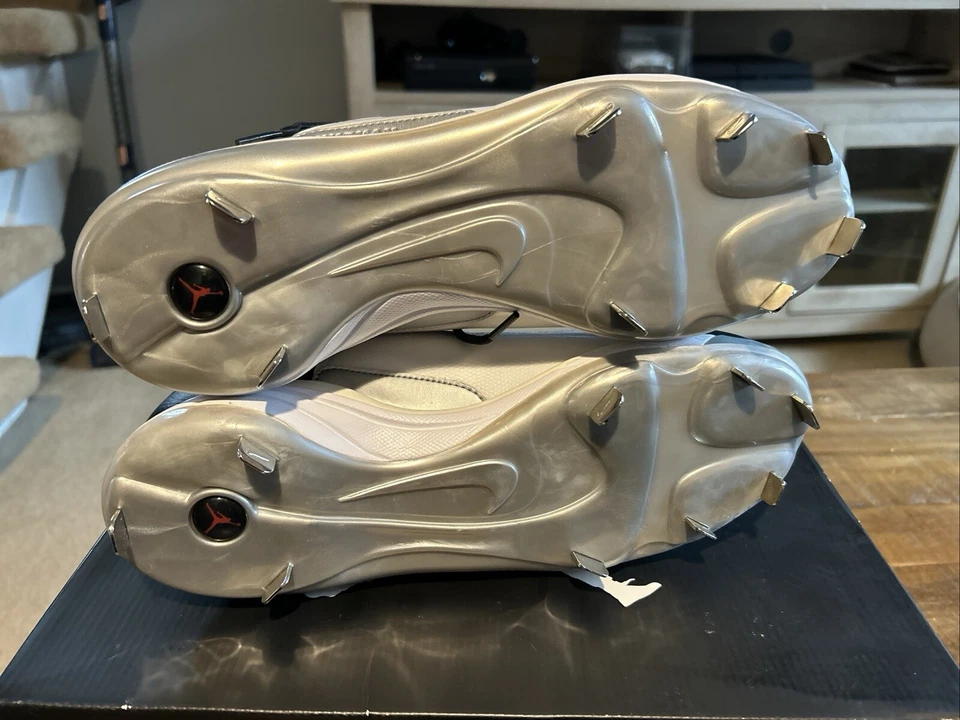 Talla 10.5 - Air Jordan 12 Retro Metal Playoffs Foto 4 de 4