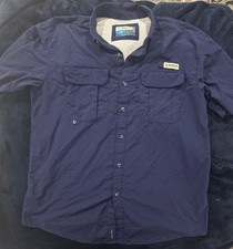 Magellan Men's medium Fishing Shirt Navy relaxed fit 
