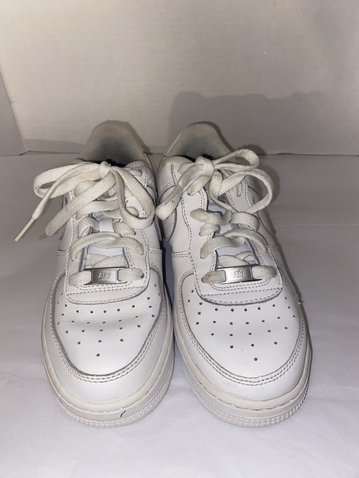 - Nike Air Force 1 LE Low Triple White Size 5 Y