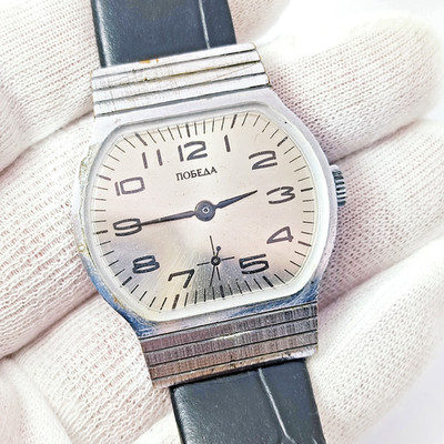  VINTAGE Soviet wrist watch Pobeda mechanical 2602 15 jewels Made in USSR 1980s