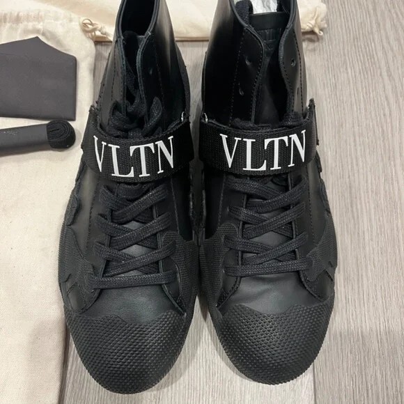 NWT Deadstock Valentino Garavani Valentino High-Top Sneakers
