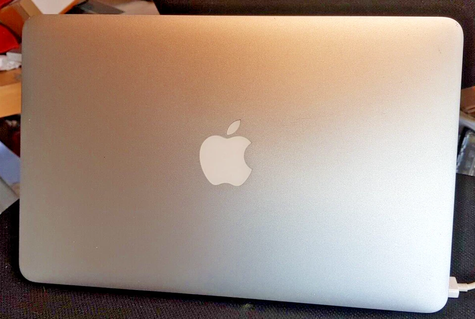 APPLE MACBOOK AIR 11 A1370 A1465 2010 2011 2012 LCD SCREEN DISPLAY ASSEMBLY-GOOD - Image 2 of 4