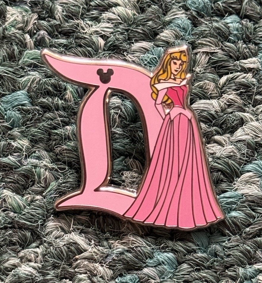 DISNEY PIN HIDDEN MICKEY AURORA PRINCESS PINK FROM DISNEYLAND D CHARACTERS 2020