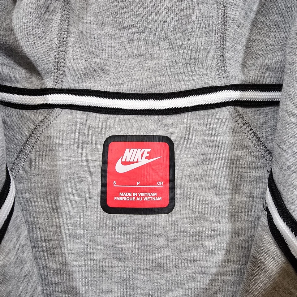 Nike Sportswear Tech Fleece Full Zip Hoodie Kids Boys Small Grey FD3285-063 - Image 3 of 4