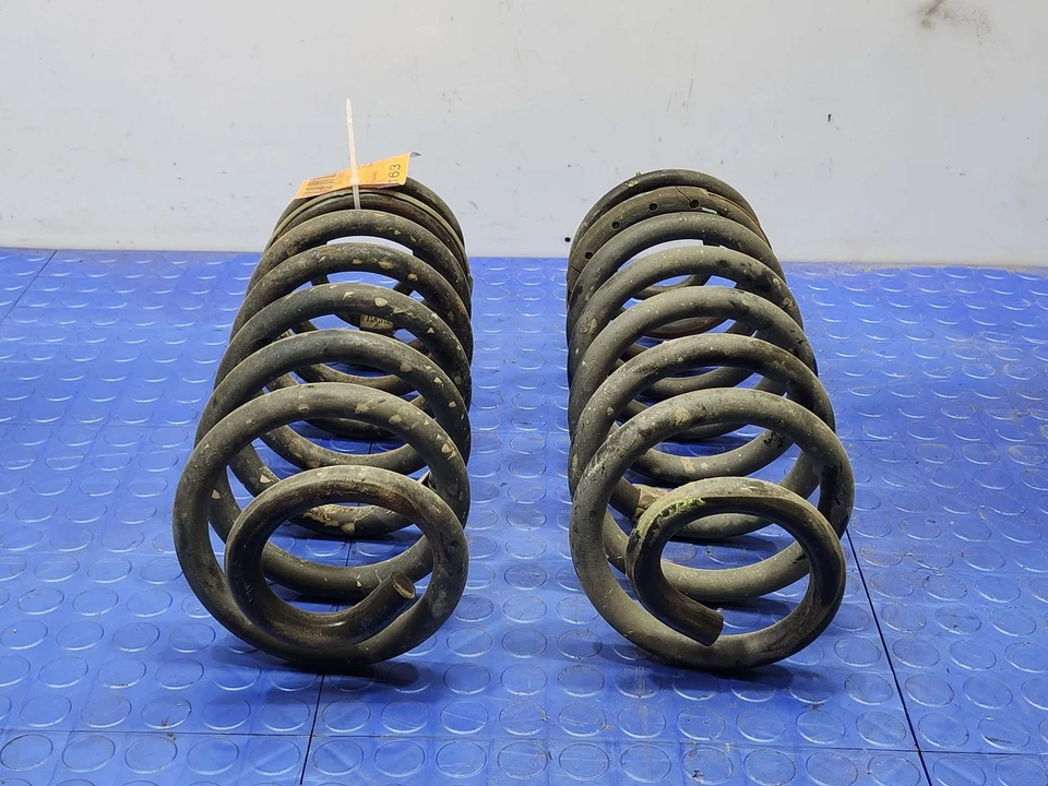 Conjunto de mola helicoidal de suspensão traseira suburbana Chevy Tahoe 2007-2014 fabricante de equipamento original 22811851 - Imagem 2 de 4