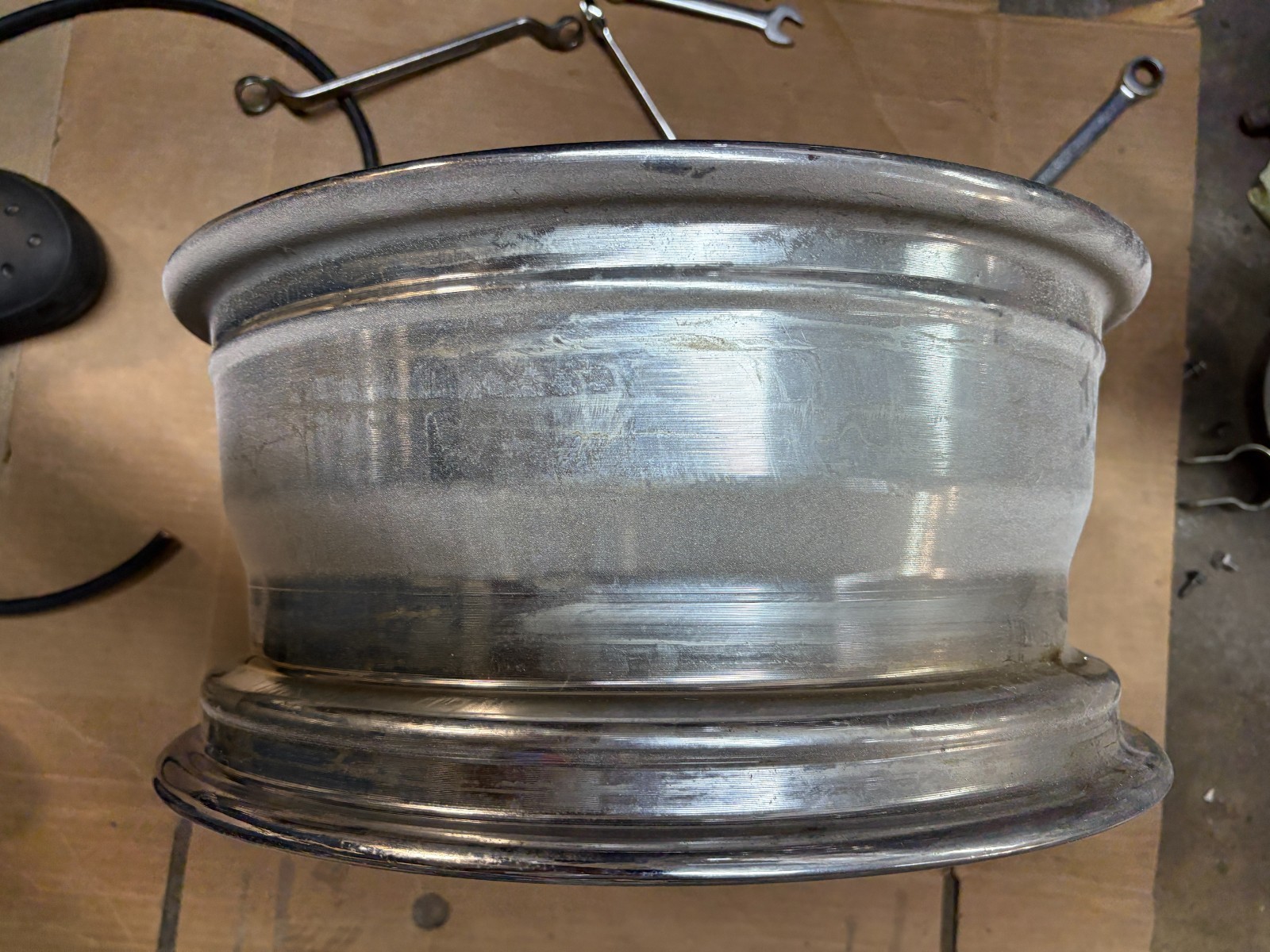 ROLLS ROYCE  SILVER SERAPH BENTLEY ROAD WHEEL HARD TO FIND FITS MANY YEARS