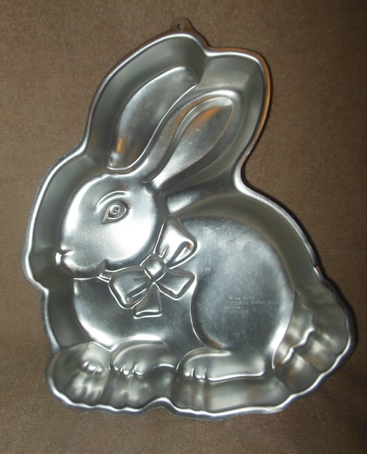 VINTAGE 1986 WILTON ALUMINUM CHOCOLATE EASTER BUNNY CAKE PAN OR MOLD eBay