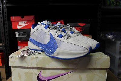 シューズ(男性用) NIKE Zoom Freak 5 NEW NIKE ZOOM FREAK 5 UNIVERSITY OF KENTUCKY PE UK PROMO GREY BLUE