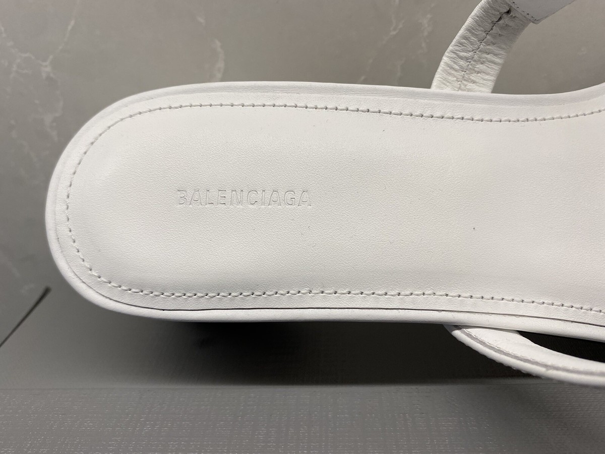 BALENCIAGA 白サンダル