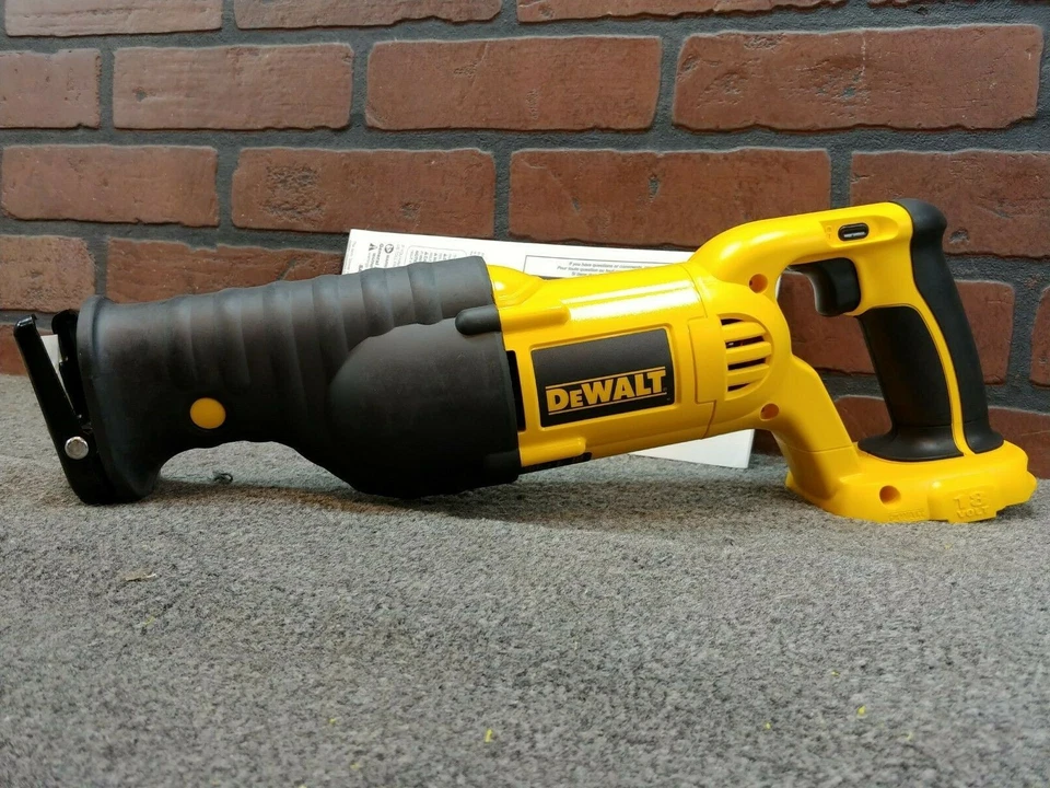 Dewalt DC385 18V Variable Speed 4-Way Blade Clamp-***NEW*** - Image 4 of 4