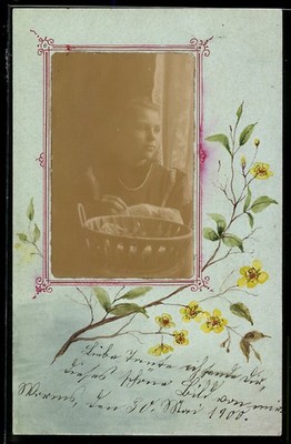 Handgemachte-Collage-AK Mädchen mit Handarbeit am Fenster stehend, Passepartout 