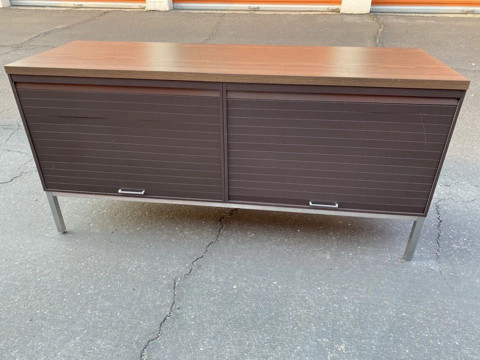 Aparador Steelcase Vintage Mediados de Siglo Moderno Metal Retro Tanker Credenza Foto 4 de 4