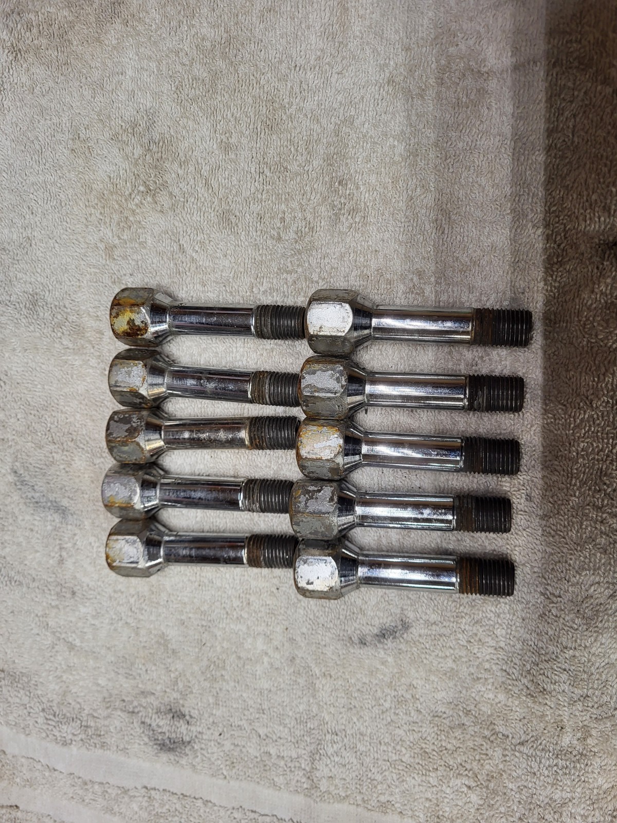 28  MM Ferrari lug bolts