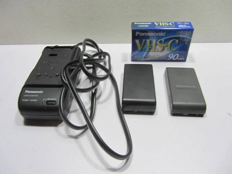 Panasonic VHS-C Palmcorder PV-L352D w Charger  Working - Image 2 of 4