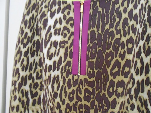 ELIE TAHARI--ANIMAL PRINT-SILK SKIRT---4 - Picture 5 of 5