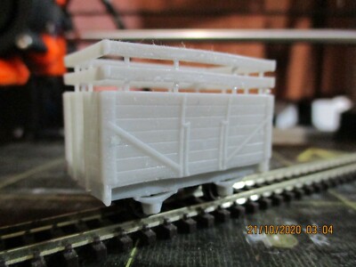 009/OO9 4ft6 Radstand 7 Bohlen mit Koksschienen Wagen