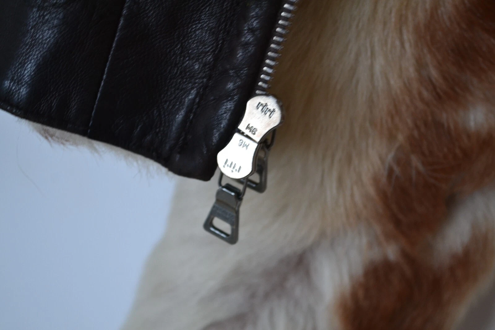 Giacca pelliccia PRADA donna vintage con cappuccio pelle di vitello lana beige marrone zip 36