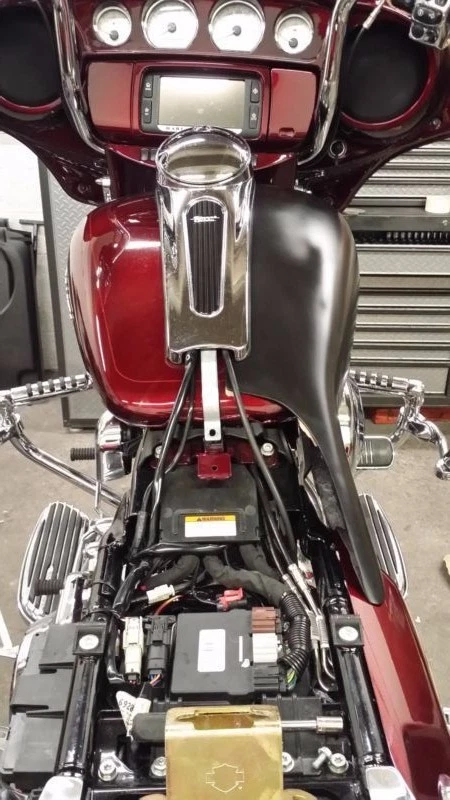 6 GAL TANK SHROUDS FOR HARLEY DAVIDSON TOURING BIKES FROM 2008-2013 - Image 3 of 4