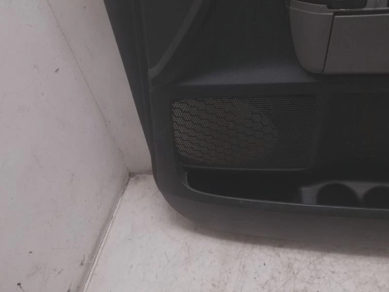 Toyota Tundra 2012 montaje del panel de la puerta delantera del lado del pasajero Foto 4 de 4