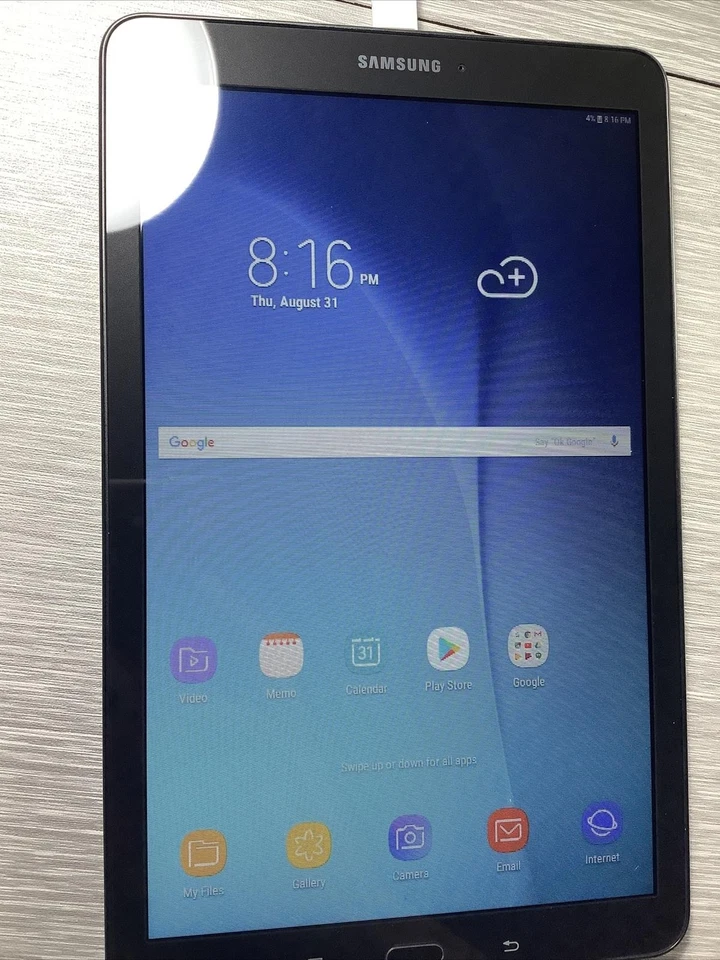Samsung Galaxy Tab E SM-T560NU 16GB, Wi-Fi, 9.6 inch Tablet - Black *READ* - Image 4 of 4
