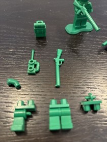 LEGO Toy Story: Army Men on Patrol (7595) Minifigure And Accessories Incomplete