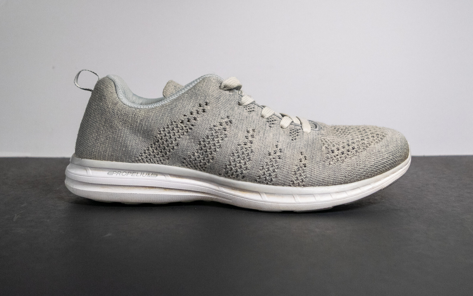 SAOLA Scarpe APL Techloom Pro Vegan uomo corsa viaggio atletica maglia grigio bianco taglia 9