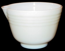 ANTIQUE PYREX HAMILTON BEACH RIBBED MILK GLASS MIXING POUR LIP - #3 - USA MADE