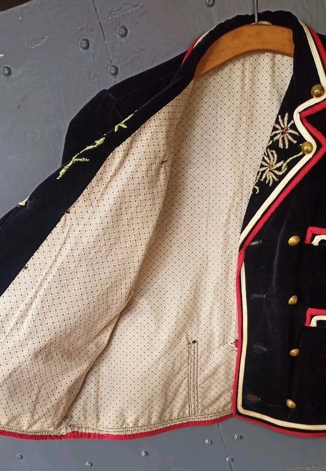 Vintage Traditional Swiss Velvet Jacket Berner Mutz, Jodler Mutz - Image 4 of 4